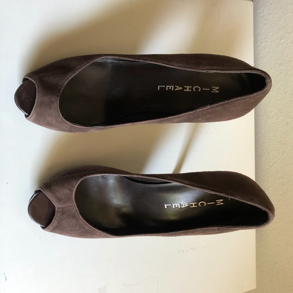 MICHAEL SHANNON Christy Peep Toe Pumps!